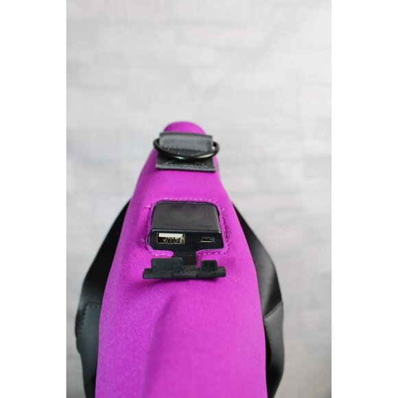 Tech Tote Charges Phone and Tablet With Many Pockets And Original Tags - Picture 5 of 11